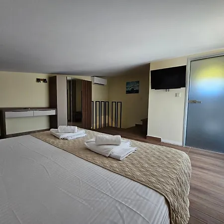 Apartahotel Brothers Seaview 4*